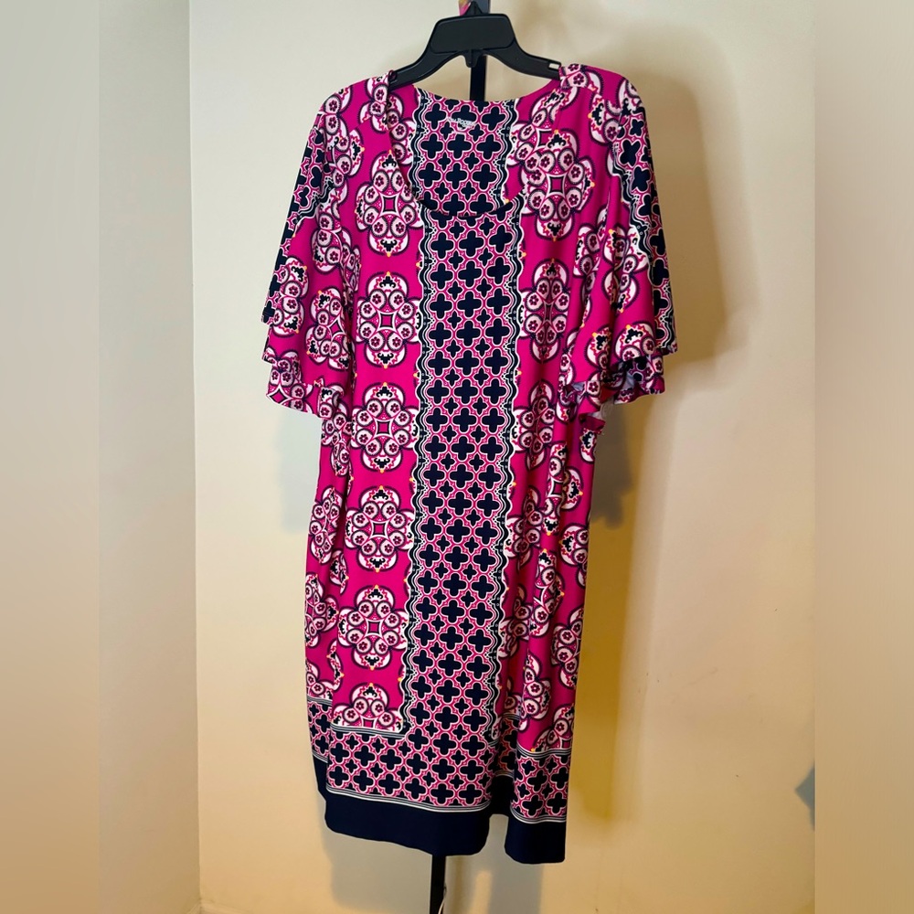 Simple thrown on dress.  Beautiful summer colors.  Kim Rodgers design-Size 3X.